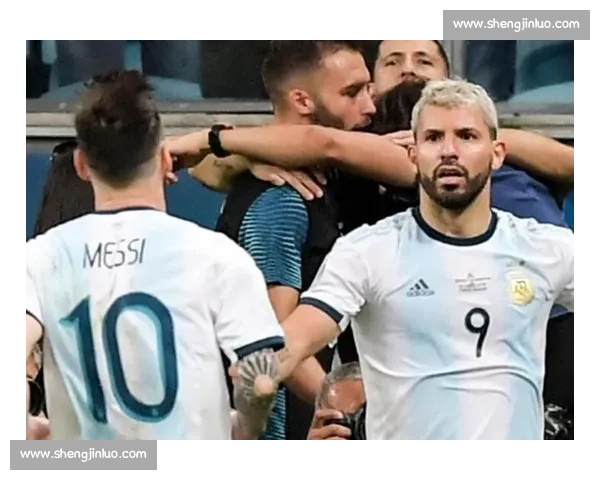 卡西神扑 + 网友调侃：阿圭罗单刀不进，射术堪忧？