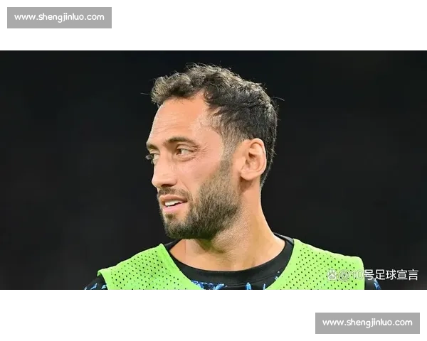 恰尔汗奥卢亲赴国米谈判!加拉塔萨雷求购中场核心,转会费分歧达 2500 万